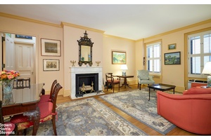 Elegant Pre War Residence with Rare 10 Foot Ceilings on Park Avenue Rarely available, this gracious four room apartment boasts 10 foot ceilings.