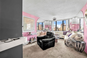 Welcome to 201 East 17th Street, Unit 22F, nestled in the vibrant Gramercy Park neighborhood of New York City !