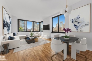 NO BOARD APPROVAL CONDO RULES INVESTOR FRIENDLY PIED À TERRES WELCOME This spacious corner one bedroom home on the 10th floor features double exposures, open city views, and endless potential ...