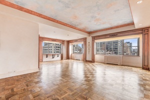 THIS 16th FLOOR PARK AVENUE APARTMENT HAS IT ALL !
