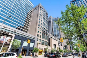 Enjoy Fine Yorkville Living In This Bright amp ; Spacious 1 Bdrm With W I Closet amp ; Open Balcony !