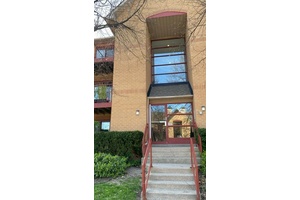 The second bdr available for rent for one person in 2 bdr 1 wshr apt, owner occupies the master bdr owner is leaving in October for 6 months and her ...