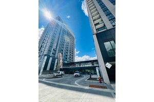 North Oak Tower by Minto Communities UPGRADED UNIT Welcome to brand new 2 bedroom, 1 bathroom Northwest corner suite with stunning unobstructed views of Athabasca pond, Downtown Mississauga Toronto, Lake ...