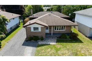 Beautifully Updated 3 Bedroom Backsplit with Walk Up Basement amp ; Oversized Backyard !