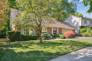 Welcome to this fantastic family home at 1974 Kern's Road in desirable Tyandaga, Burlington a fabulous location in a golf course community, minutes from Kerncliff Park, City View Park, and ...
