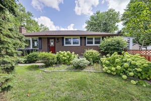 Welcome to this charming, detached bungalow in one of London East's most sought after neighborhoods !