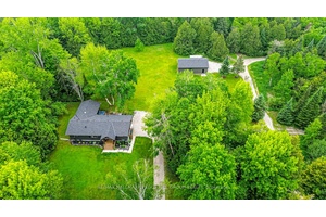 TURNKEY BUNGALOW ON 2 ACRES WITH HOT TUB, WALKOUT BASEMENT, DECK amp ; DESIGNER FINISHES !