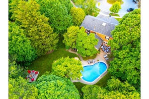 Tucked into a prestigious cul de sac off Mississauga Road, this Kingbird beauty is the total package inside and out.