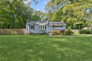 Welcome to 44 S Swezeytown Rd in Middle Island !
