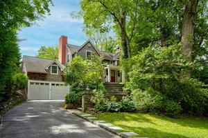 Serenity in Port Washington Estates !
