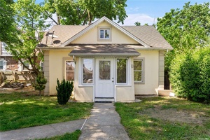 Charming 1 family home just a few blocks from the LIRR Freeport station.