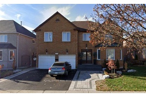 This spacious 2 bedroom apartment in the heart of Streetsville sounds like a fantastic place to live !