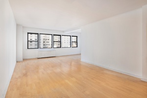 Welcome to this bright and airy high floor alcove studio which features expansive, unobstructed Southern views and a spacious, loft like layout that can easily be converted into a junior ...