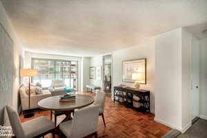 3 Bedrooms, Private Balcony, Home Office !