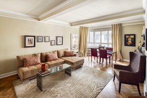 Come make this exceedingly rare combination unit in the esteemed Westmore CONDOP your next home !