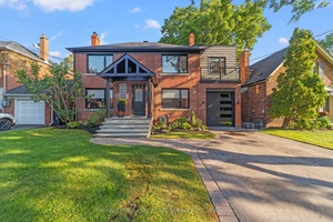 Cricket Club Elegant, Immaculate Centre Hall Family Home On A Quiet, Childsafe Street.