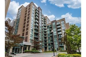Bright amp ; Spacious Ground Floor Suite with Private Patio !