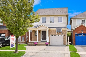 Beautiful 4 Bedroom Home In Prime Whitby Location Move In Ready !