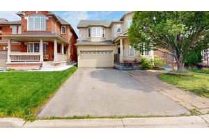 Elegant Living in the Sought After Churchill Meadows Community !