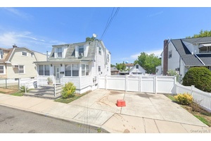 Excellent Single Family house located at the heart of Elmont, featuring 3 Bedrooms, 1 full Bathroom, and closets on the 2nd fl, Livingroom, Formal Dining, Kitchen and a half Bath ...