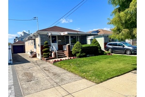 Introducing this impeccable maintained low ranch perfectly situated on a 40x100 lot in the heart of Howard Beach.