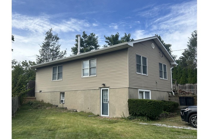 15 Crest Dr, E. Northport