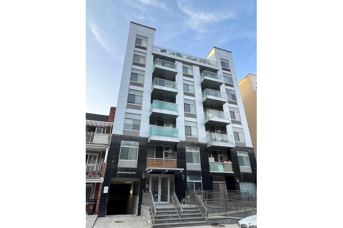 View of apartment building / complex