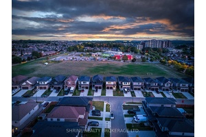 Detached home, northwest London, 2 car garage, living room with gas fireplace, kitchen with upgraded windows, stainless steel appliances, pot lights and upgraded lighting features Secondly floor, 3 great side ...