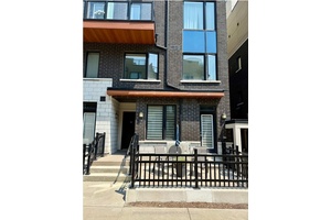 Stunning 2 Bedroom, 3 Bathroom Condo Townhome in Prime Pickering Location !