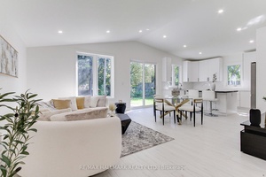 Welcome to this Dreamy Custom Bungalow at 25 Knowles Cres, Aurora Highlands sitting on a prime 60x118 ft lot with mature landscaping, endless privacy, and a low traffic crescent location.