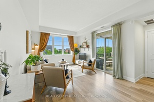 Introducing a beautiful and bright, well laid and comfortable two bed two bath two parking, corner unit in the very walkable neighbourhood of Oakville's Uptown Core.