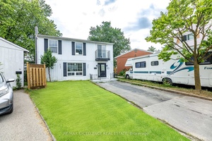 Amazing 3 Bedroom Detached Home Situated on a Premium Lot at the End of a Quiet, Child Safe Court !