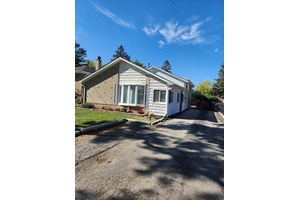 Spacious 3 Bedroom Home With A Basement Den, Ideal For A Home Office Or Guest Room.