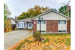 Welcome to this charming bungalow located in a mature, family friendly neighbourhood !