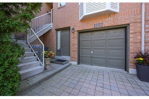 Absolutely Stunning Executive Townhome With 2 Entrances in a private enclave of Luxury Townhomes !