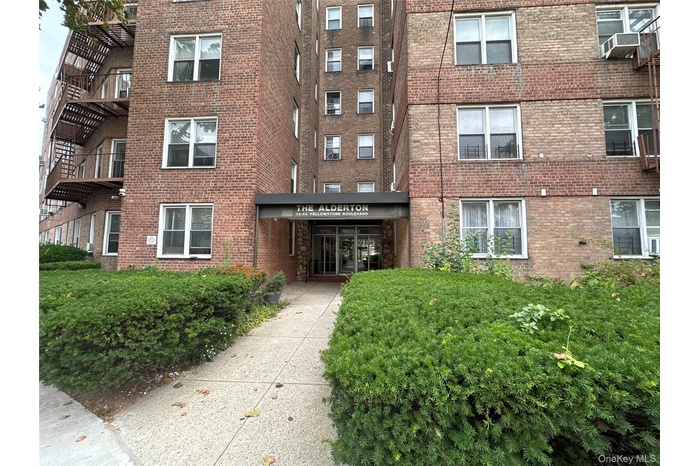 View of apartment building / complex