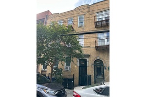 Legal 6 Family in the Heart of Astoria !