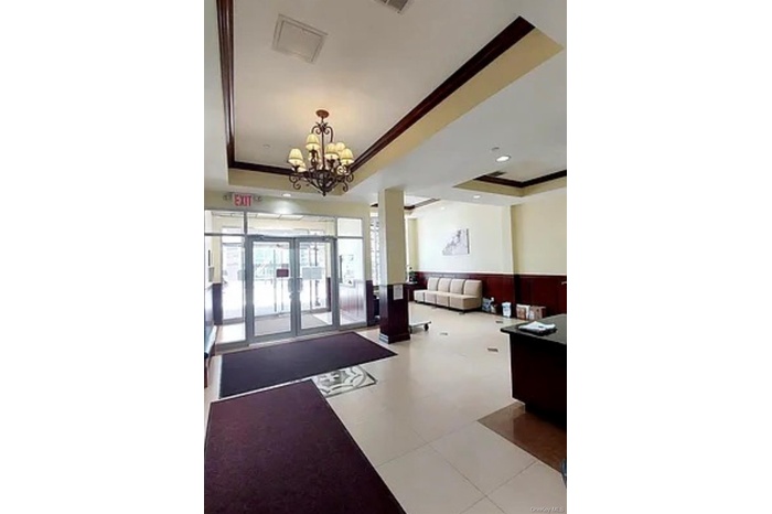 Lobby with crown molding