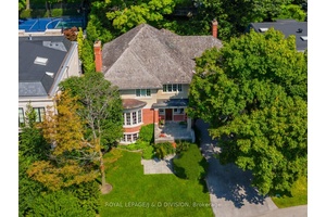 Nestled in quiet enclave of Lawrence Park Newer construction home with high ceilings and incredible light Amazing 73' frontage 10, 430 sf lot Private maturely treed garden Sensational floor plan ...
