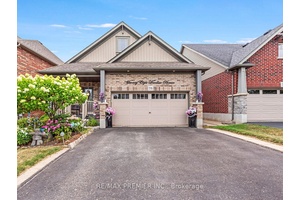 Welcome Home ! ! Over 3200 sq.