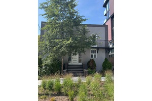 Welcome to 22 Brad St 6 an inviting 2 bedroom, 1 bath ground level suite in a boutique 8 unit detached building in one of Torontos most dynamic neighbourhoods.