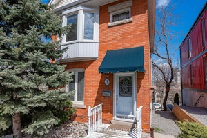 Corktown Legal Triplex located next to a park, steps to James Street, St Josephs Hospital, GO Station, great restaurants, shops and cafes.