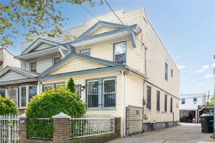 View of front of house featuring a fenced front yard