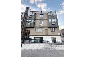 Top Floor Condo in Prime Elmhurst Location Welcome to this sun drenched 2 bedroom, 1.
