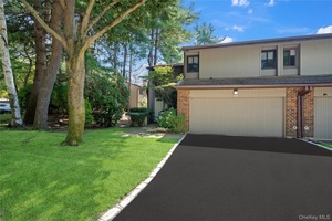 Fabulous DORAL End Unit with a BASEMENT overlooking the pond in THE HAMLET Spacious, Private amp ; Full of Possibilities.