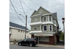 BUILDING FOR SALE WITH BAR RESTAURANT LOTTO Business.