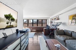 Discover this lovely east facing alcove studio, offering sky and city views.