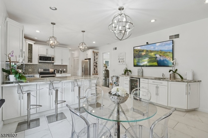 Eat In Kitchen