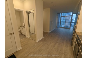 South Facing Bright One Bedroom Plus Den In Pj Condo In The Heart Of The Entertainment District.