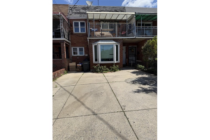 Front & 2 Car Driveway